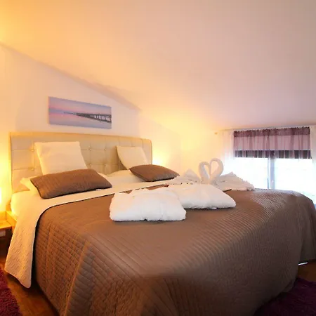 Apartman Charmante Dachgeschosswohnung Mit Meerblick Und Blick Auf Altstadt Von Poreč