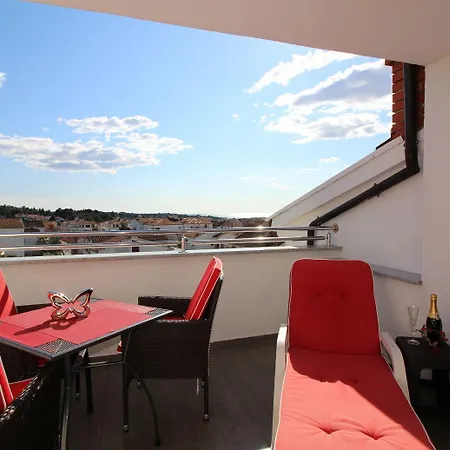 Charmante Dachgeschosswohnung Mit Meerblick Und Blick Auf Altstadt Von
