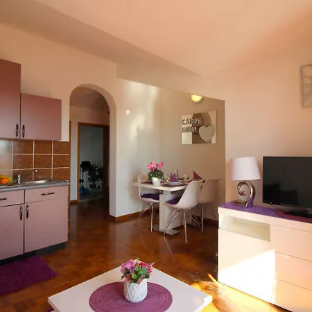 Charmante Dachgeschosswohnung Mit Meerblick Und Blick Auf Altstadt Von