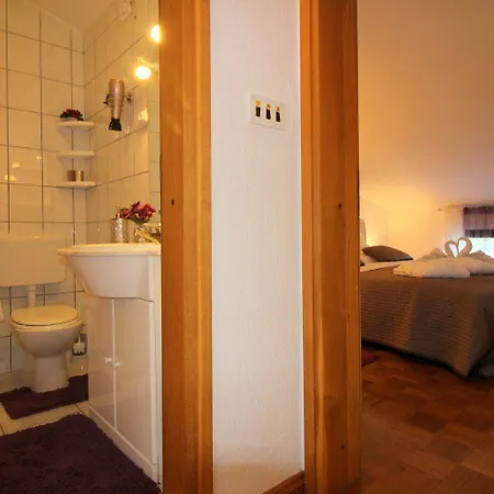 Charmante Dachgeschosswohnung Mit Meerblick Und Blick Auf Altstadt Von