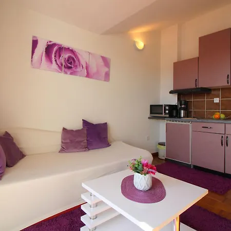 Charmante Dachgeschosswohnung Mit Meerblick Und Blick Auf Altstadt Von דירה *